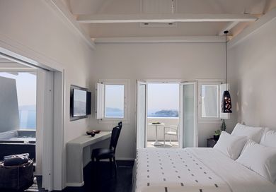 Suite with Hot Tub & Caldera Sunset View