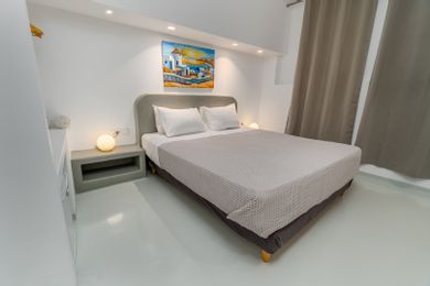 Central Fira Suites - Image 4