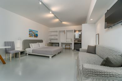 Central Fira Suites - Image 7