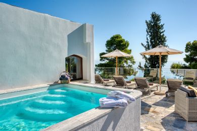 Deluxe Family Bungalow with Private Pool Sea & Mouse Island View