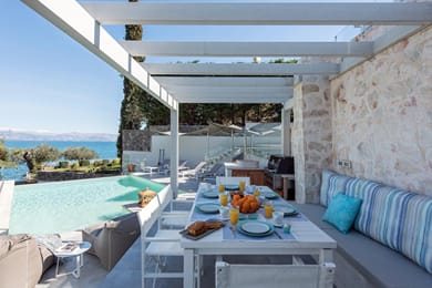 4 Bedroom | Villa Perfect Bellflower | Kontokali