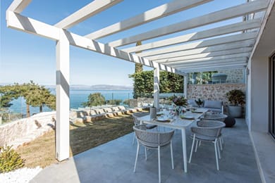 4 Bedroom | Villa Perfect Bellflower | Kontokali