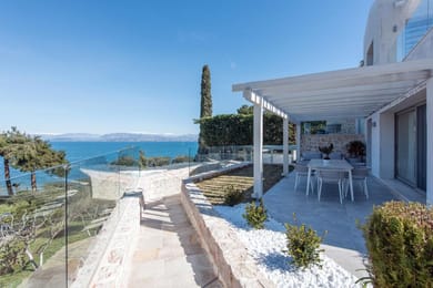 4 Bedroom | Villa Perfect Bellflower | Kontokali