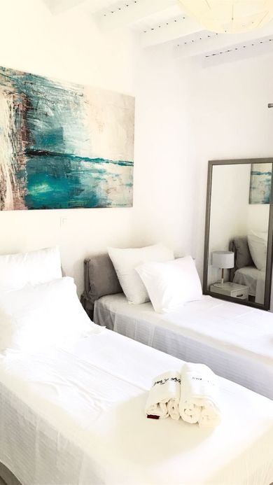 Studio with Balcony Twins (Five)