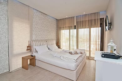 Christies Luxury Suites by Dandy Hospitality - Image 2