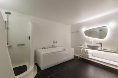 Chromata Infinity Pool Suite