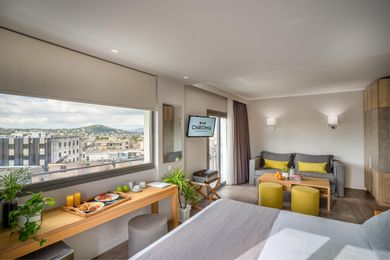 Chroma Fashion Rooms & Apartments Athens - Image 2