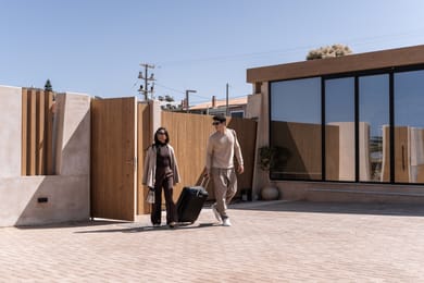 Cicada Suites Elegant Beach Living - Image 4