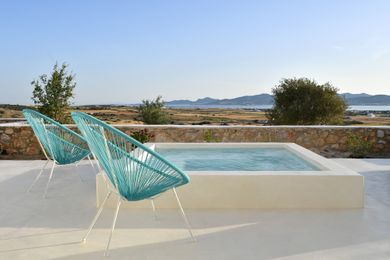 Aethra, Paros