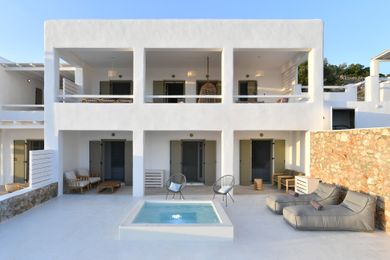 Ianthe, Paros