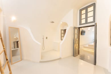 Grand Suite with Caldera View and outdoor Hot Tub - Private Terrace