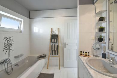 Coconut Villa Athens - Image 7