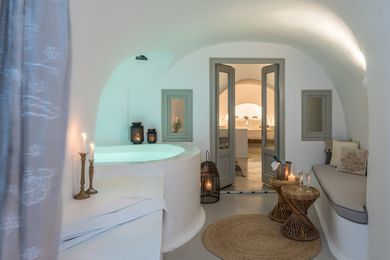 Executive Suite with Cave Jacuzzi