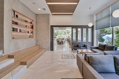 Cokkinis Hotel - Image 2