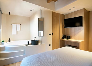 Lovers' Nest with Indoor Tub