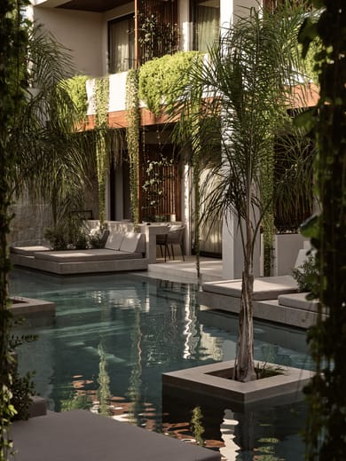 Friends & Family Swim Up Suite up to 5