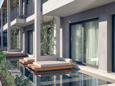 Shared Pool Superior Suite