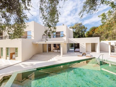 6 Bedroom Beachfront Villa Private Pools