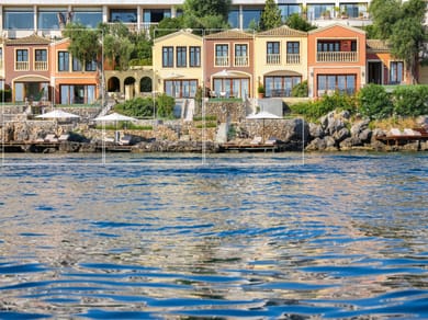 2-Bedroom Rock Villa Private Pool Waterfront Sea Deck