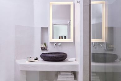 Cosmo Honeymoon Suite with outdoor Jacuzzi and Sea View