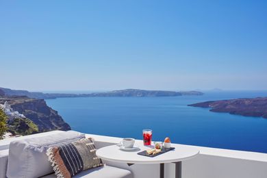 Cosmo Honeymoon Suite with outdoor Jacuzzi and Sea View