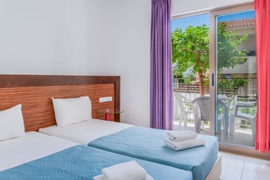 Family Room | Garden or Pool View [25 m²]