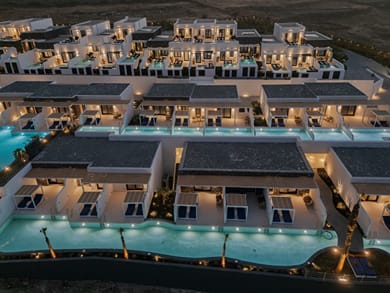 Cresanto Luxury Suites - Image 3