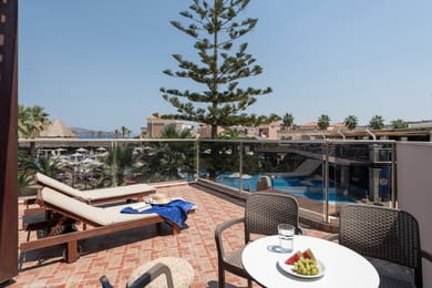 Family Suite Private Pool Inland View