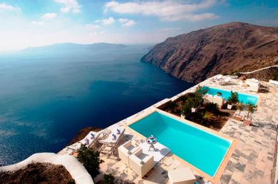 Honeymoon Suite with Private Pool & Caldera View