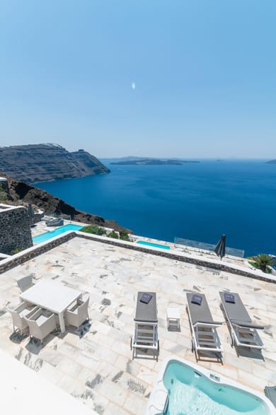 Deluxe Suite with outdoor Jacuzzi & Caldera view