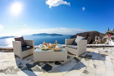 Deluxe Suite with outdoor Jacuzzi & Caldera view