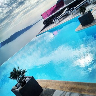 Master Villa with outdoor Jacuzzi & Caldera view