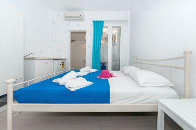 Depis Place - Double Room Semi Basement