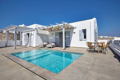 Elegant Suite with heated jetted tub private pool