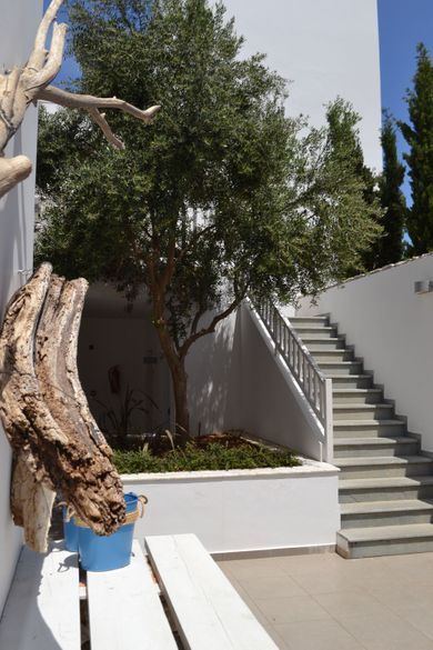 Diamond Deluxe Hotel - Image 3