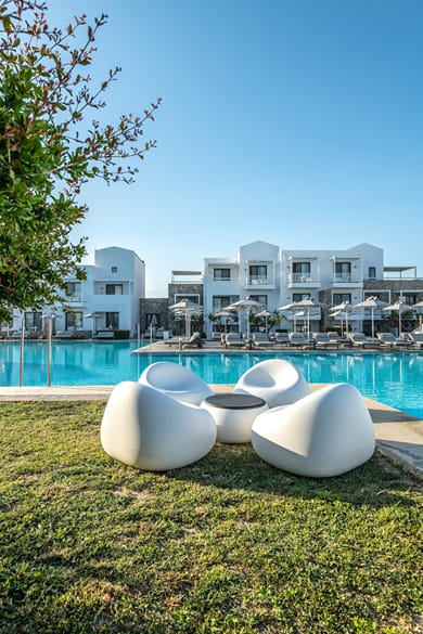 Diamond Deluxe Hotel - Image 2