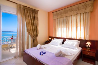 Standard Triple Room with Sea View