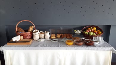 Dionisos Hotel - Image 5