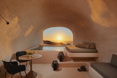 Omni Cave Suite with Jacuzzi & Caldera View