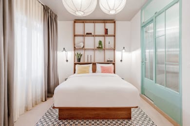 Cozy Double Room with Window and Street View
