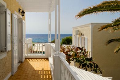 Dolphins Apartments Santorini - Image 4