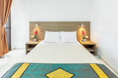 Xenios Dolphin Beach Hotel - Image 5