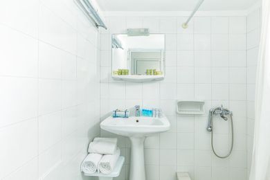 Xenios Dolphin Beach Hotel - Image 7