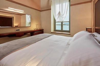 Deluxe Suite With Loft & Sea View