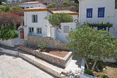 Douskos Citrus Apartments Hydra - Image 3