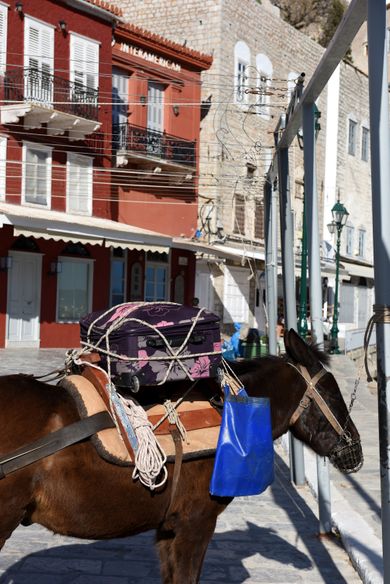 Douskos Port House Hydra - Image 3