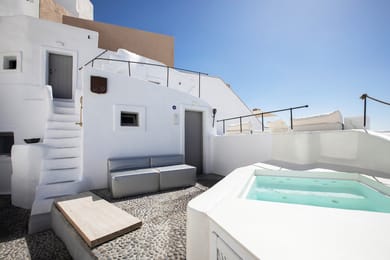 Double Room with Hot Tub and Partial Caldera View
