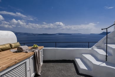 Honeymoon Suite with Hot Tub and Caldera View