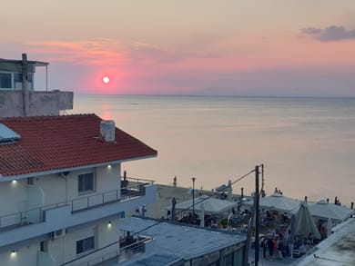 Eantos Studios & Suites - Image 2