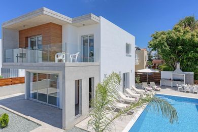Villa Coral | Three Bedroom Villa with Private Swimming Pool